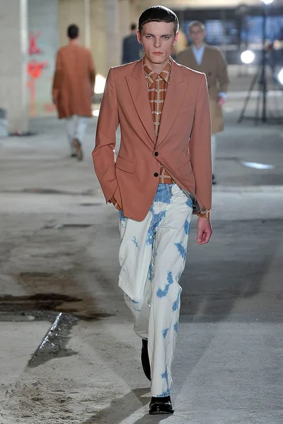 Look 45